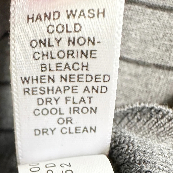 Banana Republic Mens 100% Merino Wool Sweater Size Medium Gray Black Stripe - Picture 6 of 6